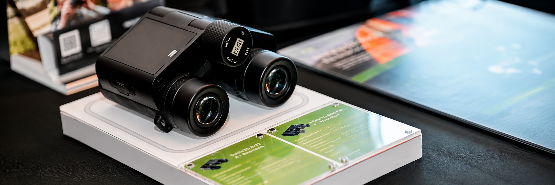 Techlicious: These Smart Binoculars Take the Guesswork Out of Birdwatching
