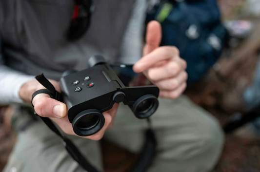 More Than Binoculars: Solvia Packs a 380mm Camera for Wildlife Creators
