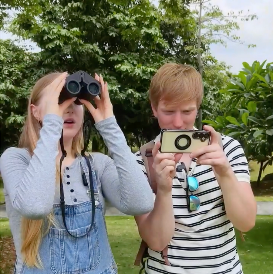 Birding is even better when the moment is shared: one person spotting through binoculars, the other ready to capture it. 🌿🐦
#Matataxplore #Solvia #MigrationChallenge #Birdwatching